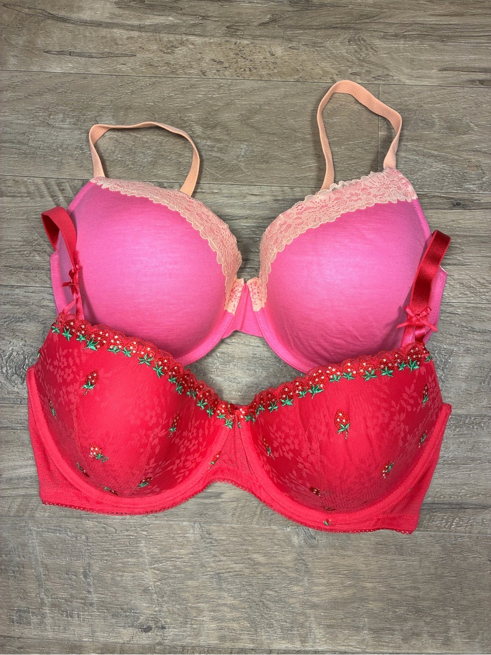 Victoria Secret PINK 2 Bras Lightly Lined Balconete T Shirt Wear Everywhere